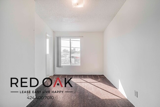 11823 Lakewood Blvd in Downey, CA - Building Photo - Building Photo