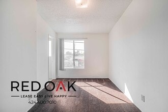 11823 Lakewood Blvd in Downey, CA - Foto de edificio - Building Photo