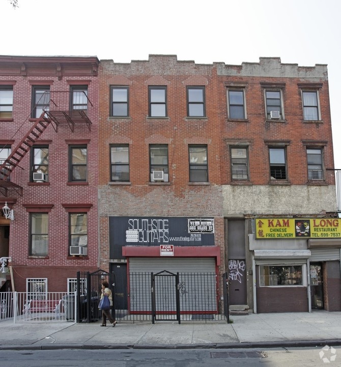 742 Driggs Ave in Brooklyn, NY - Building Photo