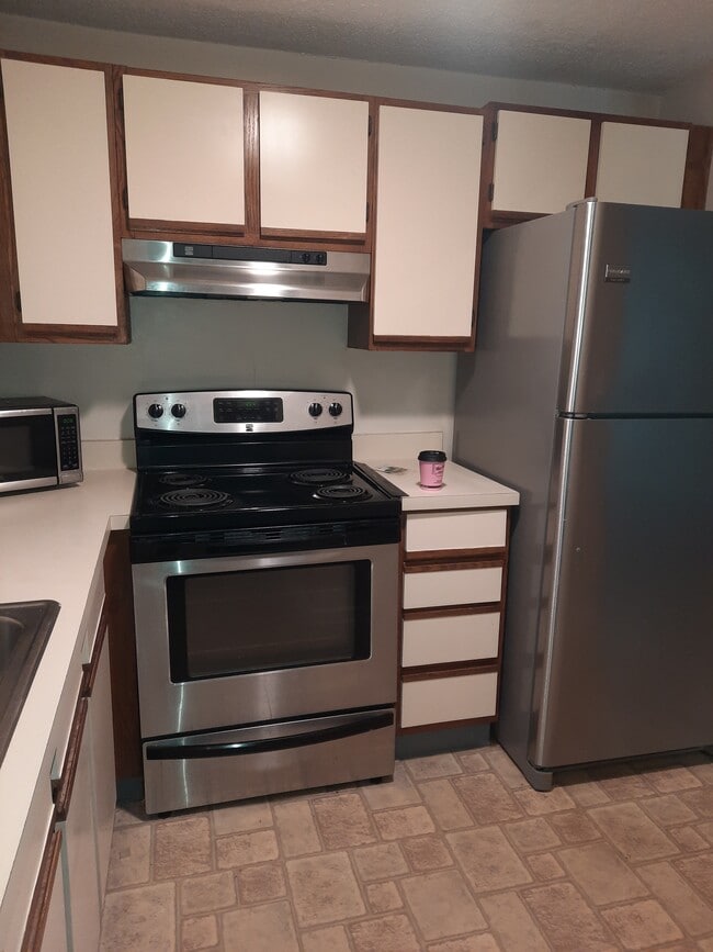 10 Longworth Ave, Unit 10 in Brockton, MA - Foto de edificio - Building Photo