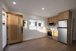 12527 Cranbrook Ave in Hawthorne, CA - Building Photo