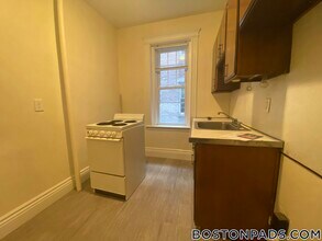29 Park Dr, Unit 12A in Boston, MA - Building Photo - Building Photo