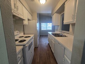 394 Duroux Rd in La Marque, TX - Building Photo