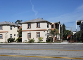 12311 Washington Pl in Los Angeles, CA - Building Photo
