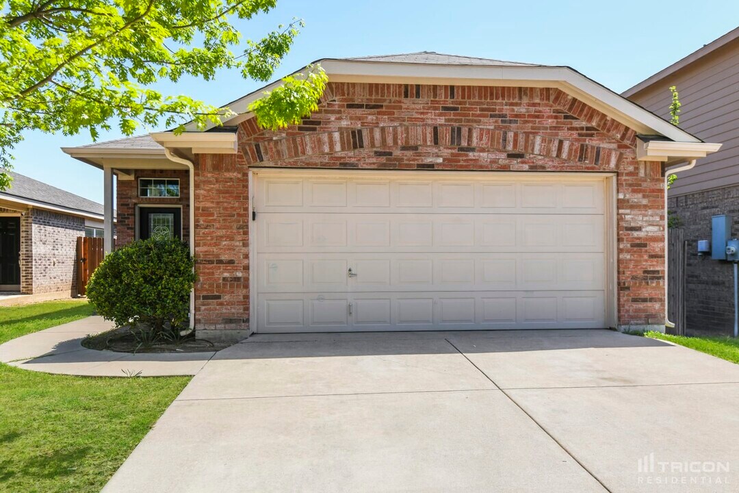 4805 Cedar Springs Dr in Fort Worth, TX - Building Photo