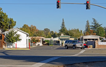 902 Del Paso Blvd in Sacramento, CA - Foto de edificio - Building Photo