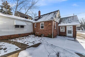 27681 Lakeshore Blvd in Euclid, OH - Foto de edificio - Building Photo