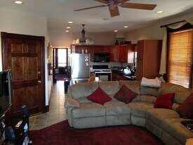 923 Fayette St, Unit 2 in Conshohocken, PA - Building Photo