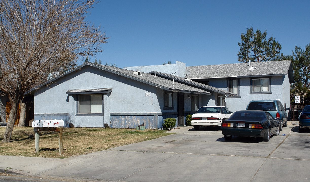 16464 Lariat Rd in Victorville, CA - Building Photo