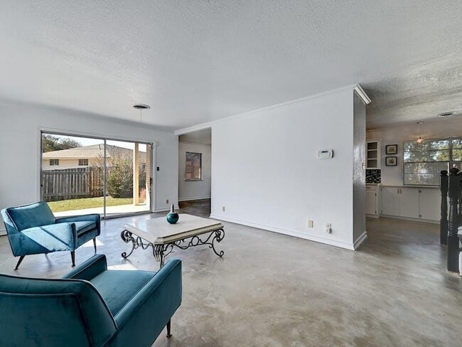 1802 Temple Dr in Austin, TX - Foto de edificio - Building Photo