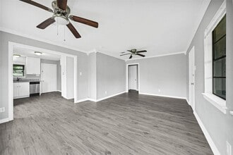 304 Hemphill St in Texas City, TX - Building Photo - Building Photo