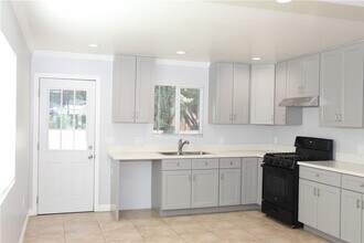 18702 Cohasset St in Los Angeles, CA - Building Photo - Building Photo