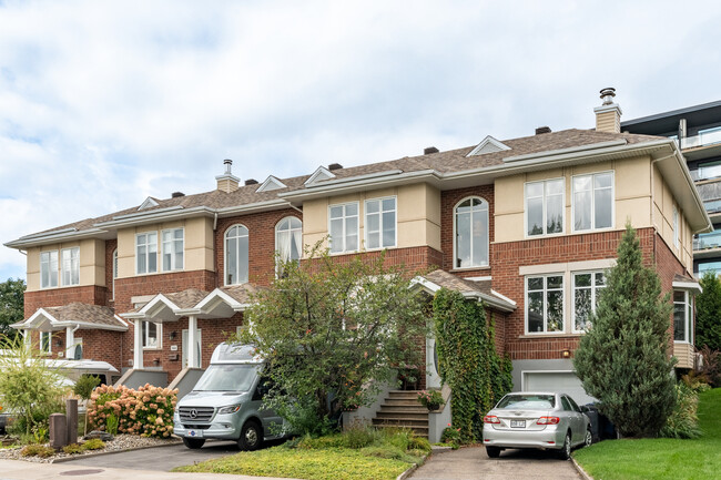 842 Bourdages Rue in Québec, QC - Building Photo - Building Photo