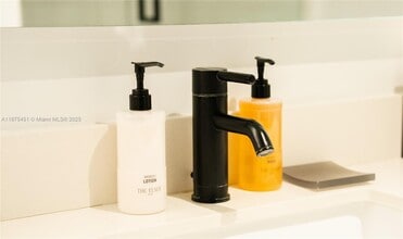 398 NE 5th St in Miami, FL - Building Photo - Building Photo