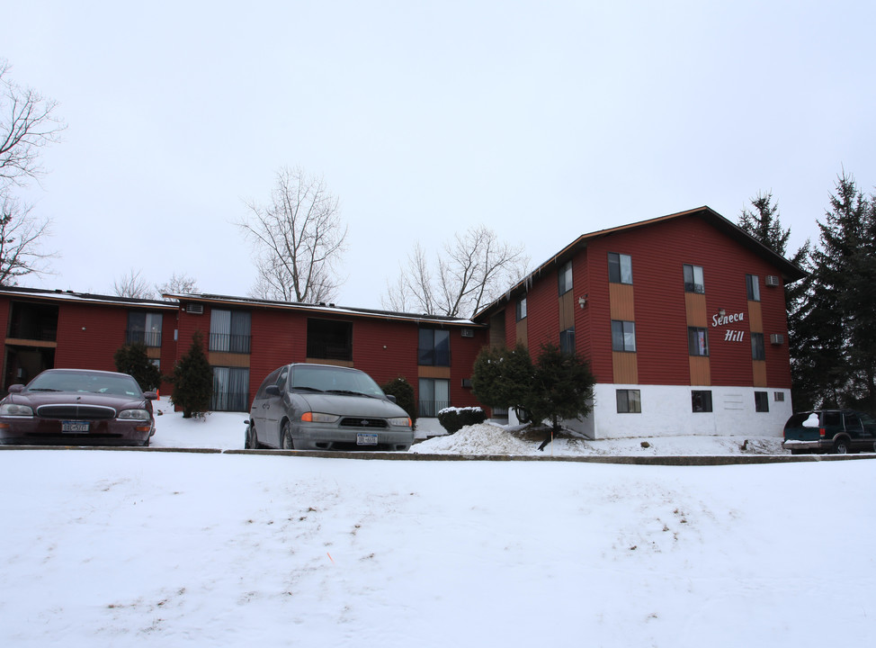 Seneca Hill Apartments in Syracuse, NY - Foto de edificio