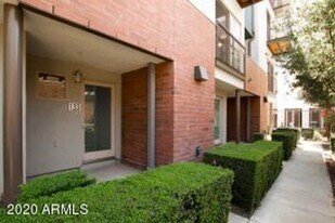 525 W Lakeside Dr in Tempe, AZ - Building Photo