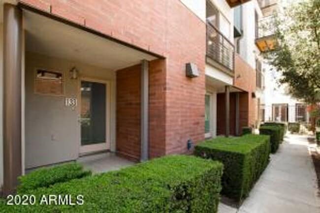 property at 525 W Lakeside Dr