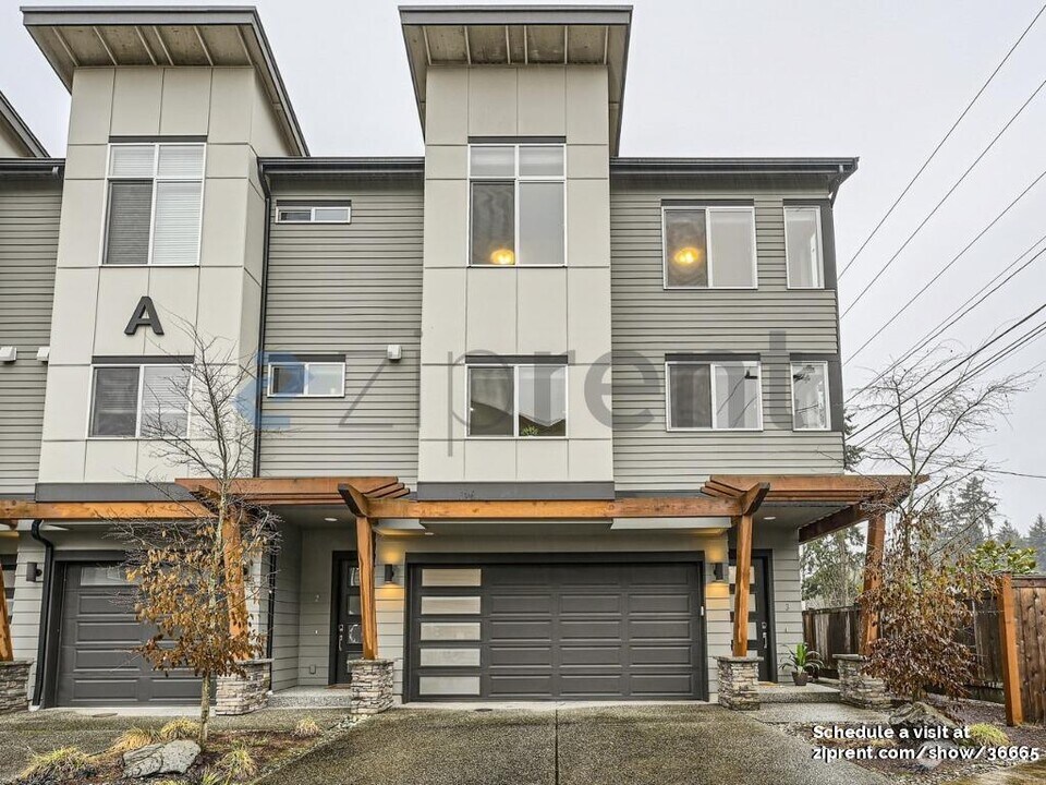 19225 Damson Rd in Lynnwood, WA - Building Photo