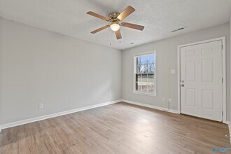 2710 Cave Ave NW in Huntsville, AL - Foto de edificio - Building Photo