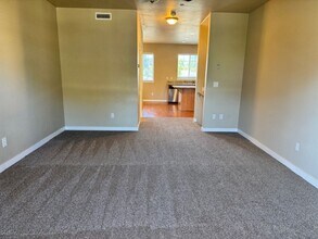 814 Overcup St in Medford, OR - Building Photo - Building Photo