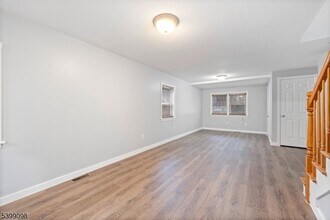 21 Personette St in Caldwell, NJ - Building Photo - Building Photo