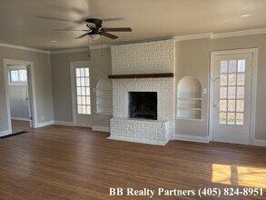 2011 E 12th Pl in Tulsa, OK - Building Photo - Building Photo