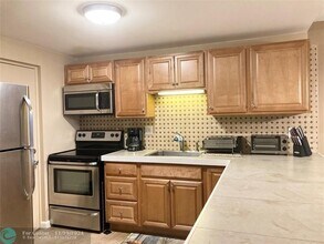 2316 S Cypress Bend Dr in Pompano Beach, FL - Foto de edificio - Building Photo