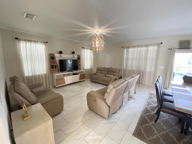 9047 Stinger Dr in Four Corners, FL - Building Photo - Building Photo
