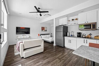 49 Navasota St in Austin, TX - Building Photo - Building Photo