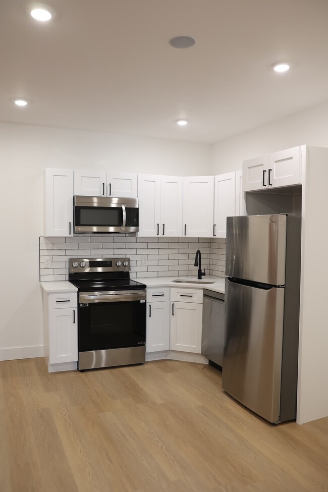 6318 Wister St, Unit B in Philadelphia, PA - Building Photo - Building Photo