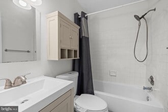 1095 Travis Ln in Gaithersburg, MD - Building Photo - Building Photo