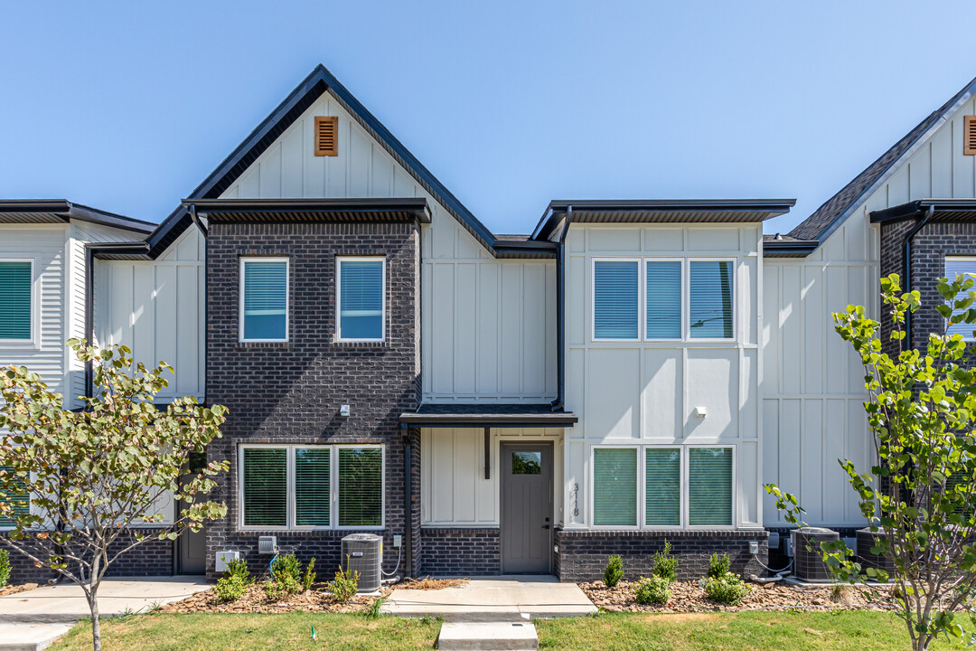 Elm Tree Townhomes in Bentonville, AR - Foto de edificio