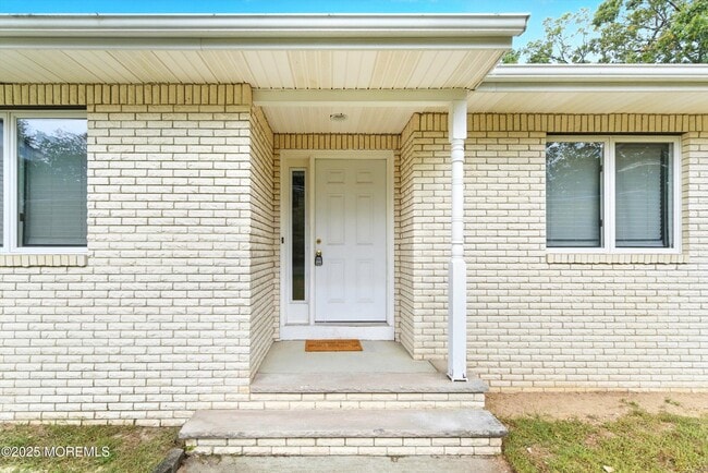 257 Alexander Ave in Howell, NJ - Building Photo - Building Photo
