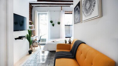 241 E 24th St in New York, NY - Building Photo - Building Photo