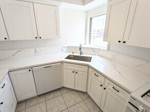 1743 N Edgemont St in Los Angeles, CA - Building Photo - Building Photo