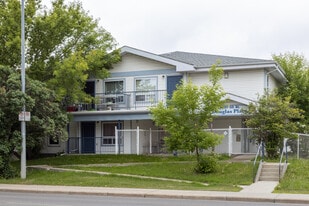 Douglas Place in Red Deer, AB - Building Photo