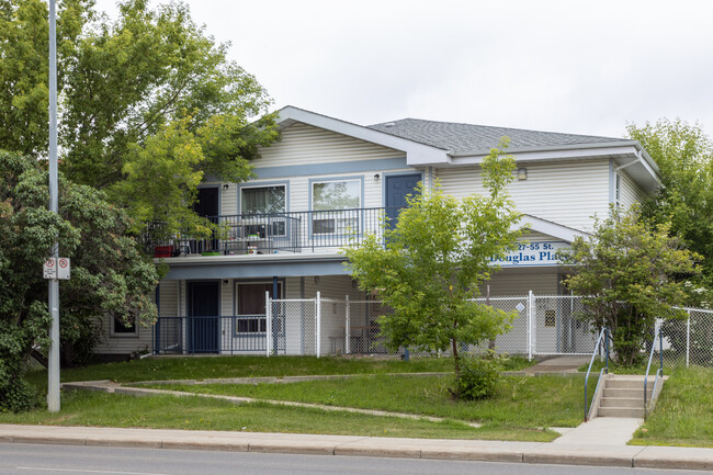 Douglas Place in Red Deer, AB - Building Photo - Primary Photo