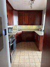 3930 N Pine Grove Ave, Unit 2110 in Chicago, IL - Building Photo - Building Photo