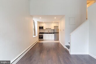 2137 Spruce St-Unit -1 in Philadelphia, PA - Foto de edificio - Building Photo