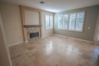 27502 Berkshire Hills Pl in Santa Clarita, CA - Foto de edificio - Building Photo