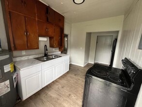 812 W 5th St in Joplin, MO - Building Photo - Building Photo