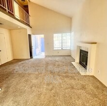 215 W Clover Rd in Tracy, CA - Building Photo - Building Photo