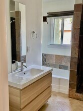 1415 Bonnie Brae St, Unit A in Hermosa Beach, CA - Foto de edificio - Building Photo