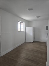 120 W 10th St-Unit -14 in Hialeah, FL - Building Photo - Building Photo