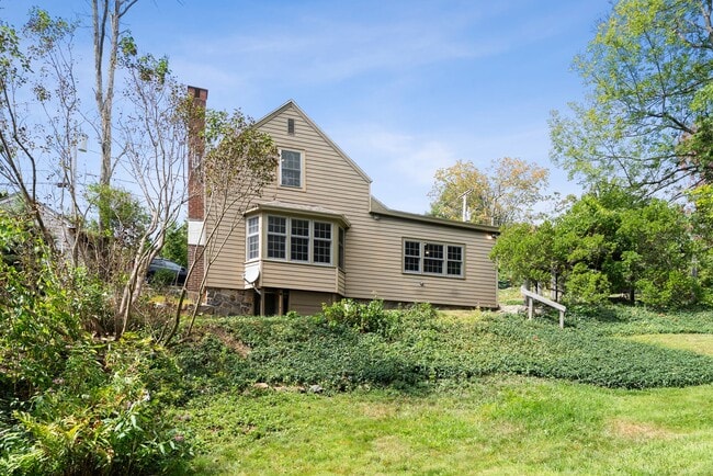 property at 5 Sentry Hill Rd