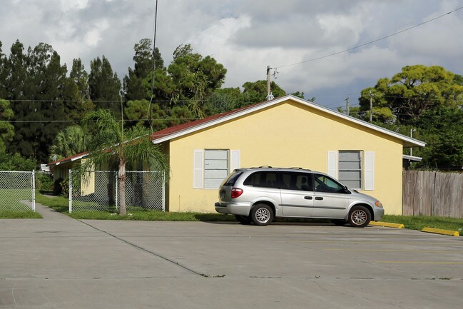 4607 Kirk Rd in Lake Worth, FL - Building Photo - Building Photo