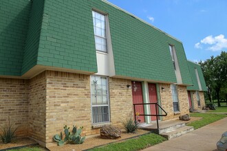 Oakcrest Apartments in Kennedale, TX - Building Photo - Building Photo