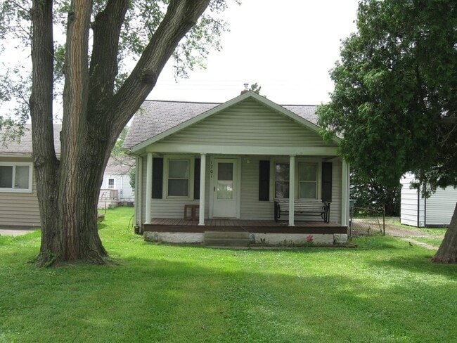 property at 1701 N New York Ave