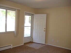 717 6th Ave in Coralville, IA - Building Photo - Building Photo