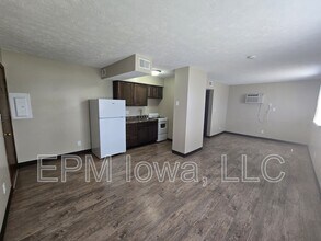 990 Grand Ave in Marion, IA - Building Photo - Building Photo